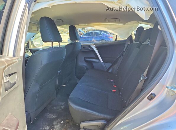 JTMBFREV6JJ196201 2018 TOYOTA LE Silver Widok wnętrza z tyłu