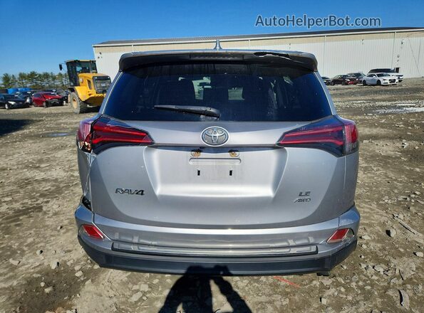 JTMBFREV6JJ196201 2018 TOYOTA LE Silver Widok z tyłu
