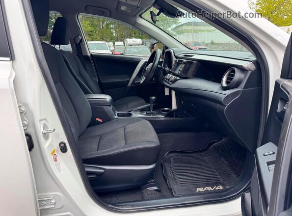 JTMBFREV8JJ219977 2018 TOYOTA RAV4 White 