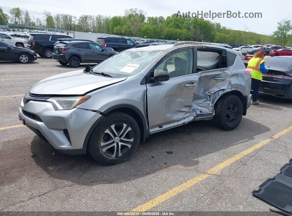 JTMBFREV9JJ218112 2018 TOYOTA LE Silver Vista tres cuartos delantera izquierda