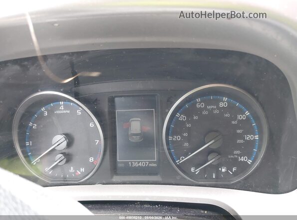 JTMBFREV9JJ218112 2018 TOYOTA LE Silver Vista de los asientos traseros
