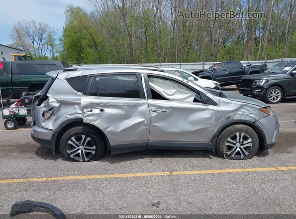 JTMBFREV9JJ218112 2018 TOYOTA LE Silver Vista interior trasera