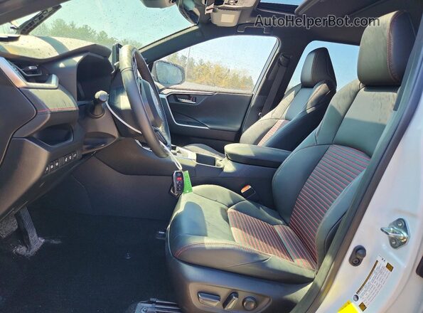 JTMEB3FVXRD231224 2024 TOYOTA RAV4 White Widok wnętrza z przodu