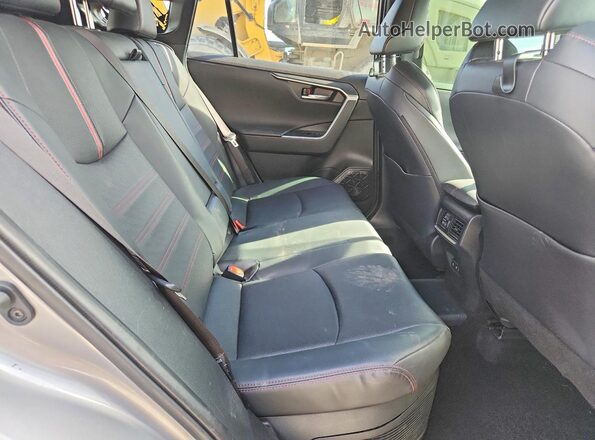 JTMFB3FV7MD013948 2021 TOYOTA RAV4 Silver Widok wnętrza z tyłu