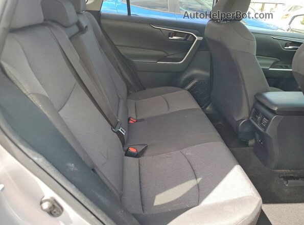 JTMP1RFV4KD523925 2019 TOYOTA RAV4 Silver Սալոնի հետևի տեսք