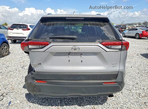 JTMP1RFV4KD523925 2019 TOYOTA RAV4 Silver Հետևի տեսք