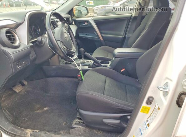JTMRFREV2JJ748081 2018 TOYOTA RAV4 White 
