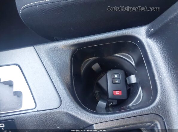 JTMRFREV3HD220493 2017 TOYOTA RAV4 Blue Вид панелі приладів