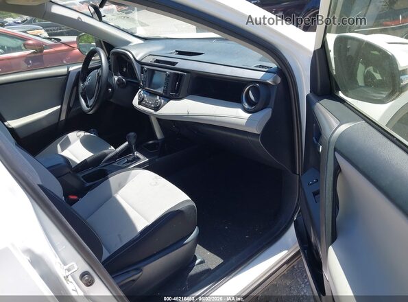 JTMRFREV5JD228763 2018 TOYOTA RAV4 White Front interior view