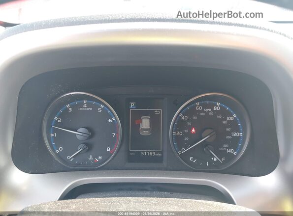 JTMRFREV7HJ157075 2017 TOYOTA RAV4 Red Vista de los asientos traseros