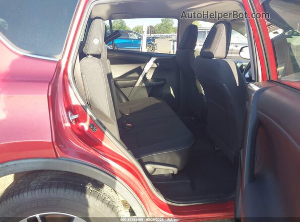 JTMRFREV7HJ157075 2017 TOYOTA RAV4 Red Vista de la etiqueta del VIN