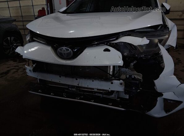 JTMRFREV7JJ189806 2018 TOYOTA RAV4 White 
