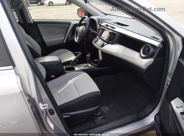 JTMRFREV9JJ196370 2018 TOYOTA LE Silver Vista interior delantera