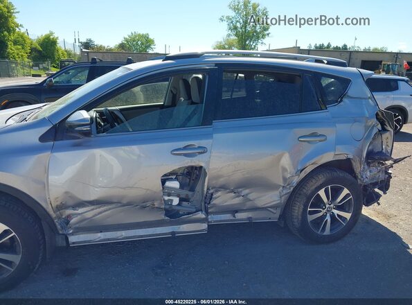 JTMRFREVXJJ223091 2018 TOYOTA RAV4 Silver Front view
