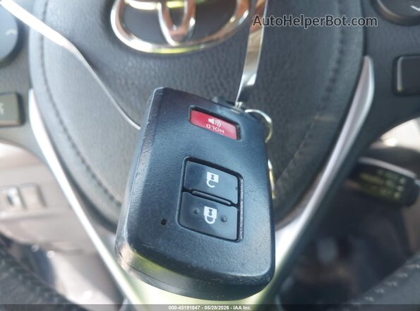 JTMWFREV2JJ211035 2018 TOYOTA RAV4 Blue Widok deski rozdzielczej