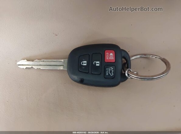 JTMWFREV3HJ107924 2017 TOYOTA RAV4 Red Առջևի վահանակի տեսք