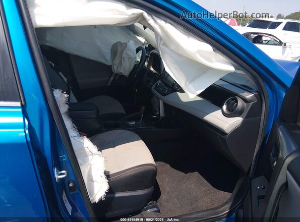 JTMWFREV4HJ705942 2017 TOYOTA RAV4 Blue Вид салону спереду
