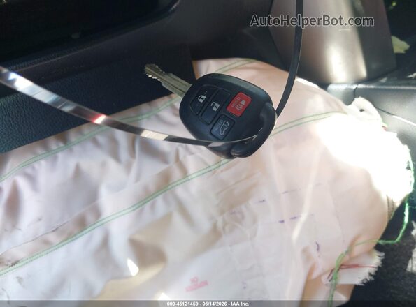 JTMWFREV7HJ120885 2017 TOYOTA RAV4 Red Առջևի վահանակի տեսք