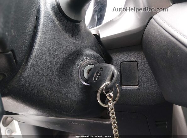 JTMZFREV0JJ735409 2018 TOYOTA LE Белый Вид панели приборов