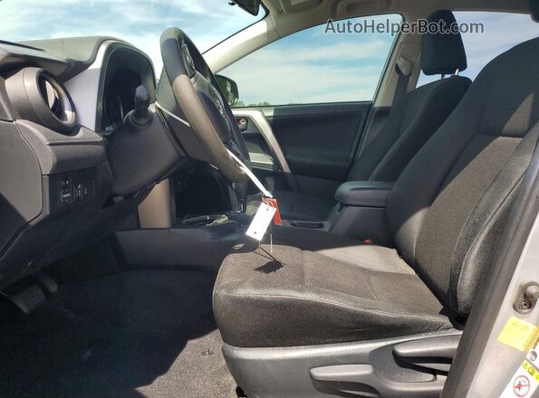 JTMZFREV7JD127319 2018 TOYOTA RAV4 Silver Вид салону спереду