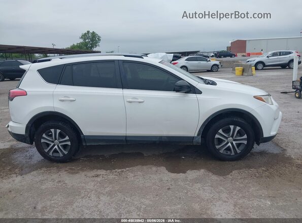 JTMZFREV9HJ140388 2017 TOYOTA LE White Вид задньої частини салону