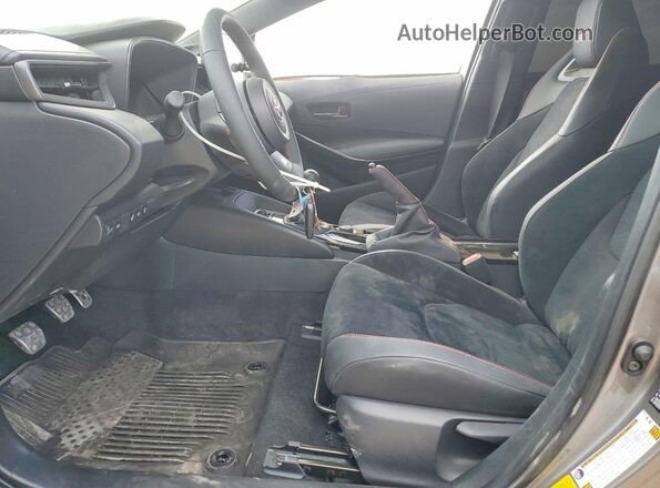 JTNABAAE6TA023923 2026 TOYOTA GR Серебряный Вид салона спереди