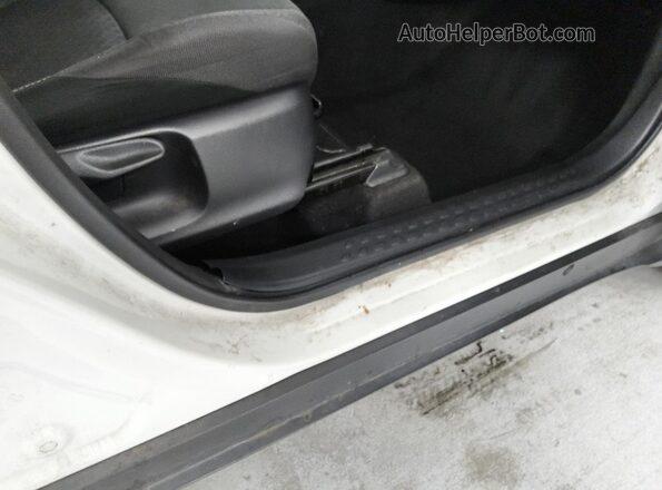 JTNKHMBX3M1105954 2021 TOYOTA C-HR White 