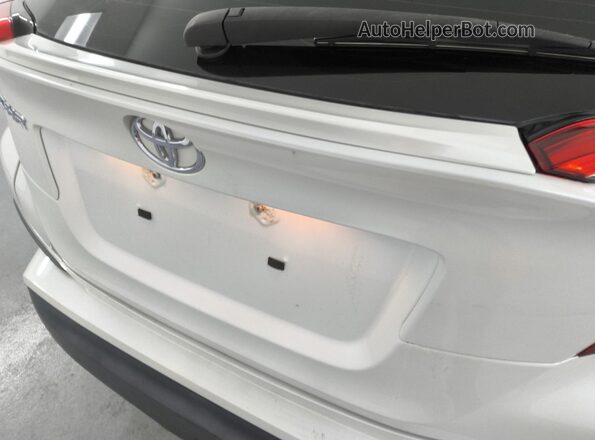 JTNKHMBX3M1105954 2021 TOYOTA C-HR White 