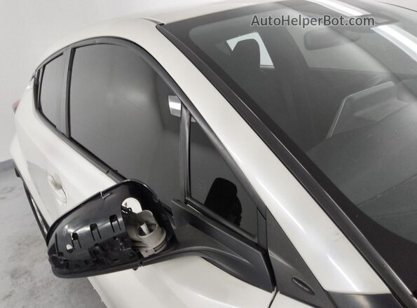 JTNKHMBX3M1105954 2021 TOYOTA C-HR White 