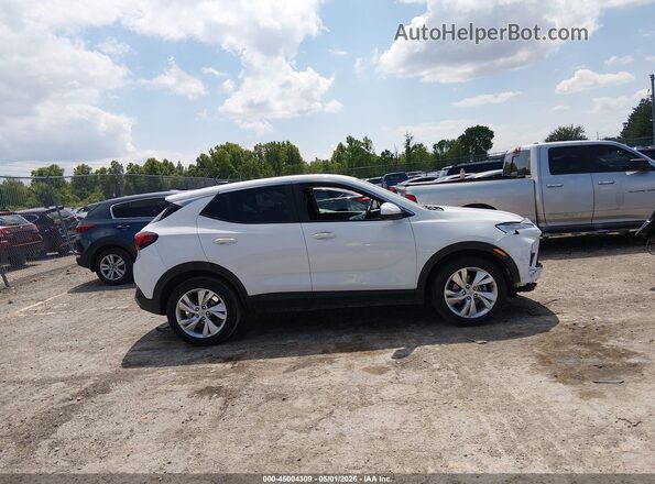 KL4AMBSL3TB014375 2026 BUICK ENCORE White Widok wnętrza z tyłu