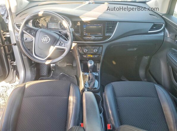 KL4CJESM3MB368412 2021 BUICK ENCORE Серебряный Вид панели приборов