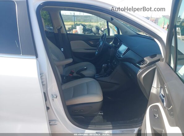 KL4CJHSB0JB535417 2018 BUICK ENCORE White Սալոնի դիմացի տեսք