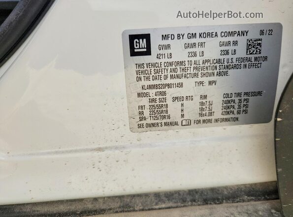KL4MMBS20PB011458 2023 BUICK ENCORE White VIN კოდის სტიკერის ხედი