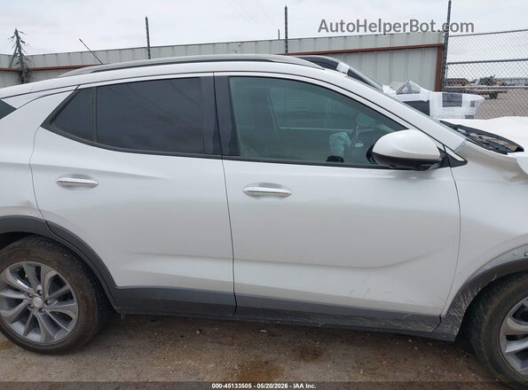 KL4MMFSL8MB094083 2021 BUICK ENCORE White Widok wnętrza z tyłu