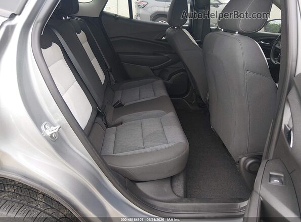 KL77LFE22RC178424 2024 CHEVROLET TRAX Gray Widok naklejki z numerem VIN