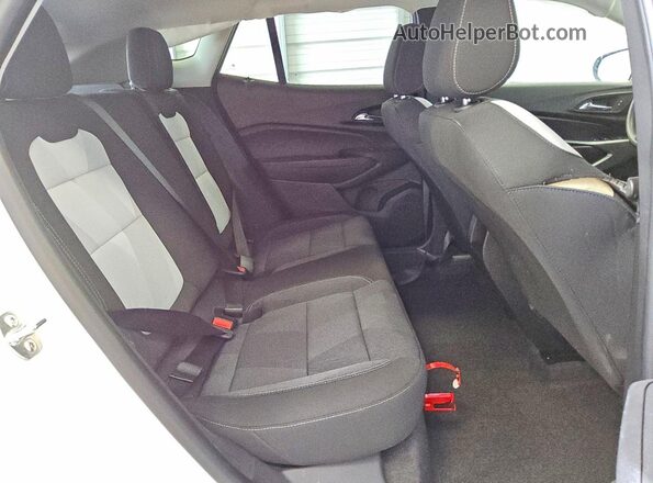 KL77LFEP1SC183874 2025 CHEVROLET TRAX White Widok tylnych siedzeń