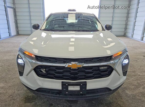 KL77LFEP1SC183874 2025 CHEVROLET TRAX White Widok z przodu