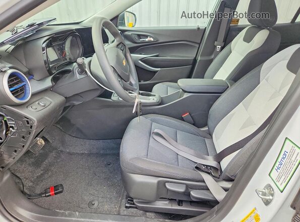 KL77LFEP1SC201418 2025 CHEVROLET TRAX White წინა სალონის ხედი