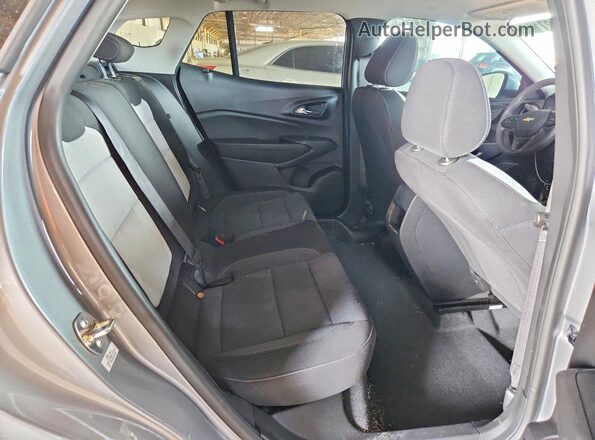 KL77LFEP3TC004767 2026 CHEVROLET TRAX Gray Vista interior trasera