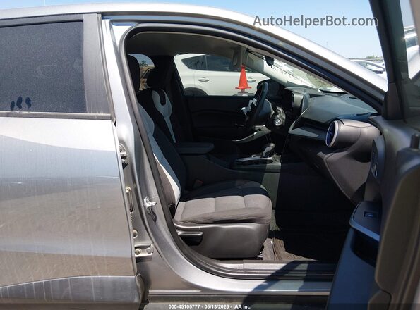 KL77LFEP6SC046865 2025 CHEVROLET TRAX Silver Widok wnętrza z przodu