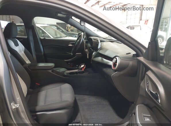 KL77LGE21RC205702 2024 CHEVROLET TRAX Gray Вид салону спереду