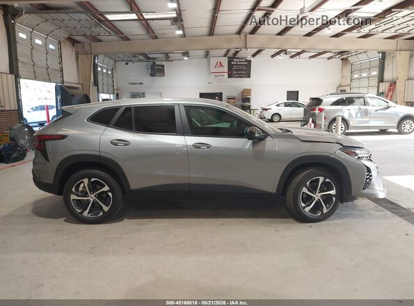 KL77LGE21RC205702 2024 CHEVROLET TRAX Gray Вид задньої частини салону
