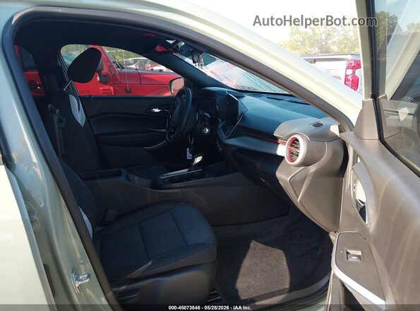 KL77LGE22RC157790 2024 CHEVROLET TRAX Green Սալոնի դիմացի տեսք