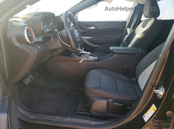 KL77LGE28RC208550 2024 CHEVROLET TRAX Black Widok wnętrza z przodu