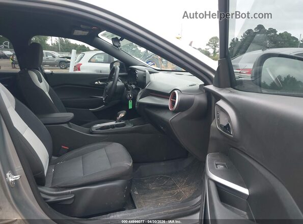KL77LGEP1SC289859 2025 CHEVROLET TRAX Silver Սալոնի դիմացի տեսք