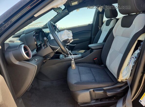 KL77LGEP3SC224172 2025 CHEVROLET TRAX Black Widok wnętrza z przodu