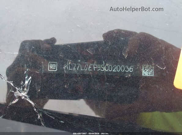 KL77LGEP5SC020036 2025 CHEVROLET TRAX Red Vista del compartimento del motor