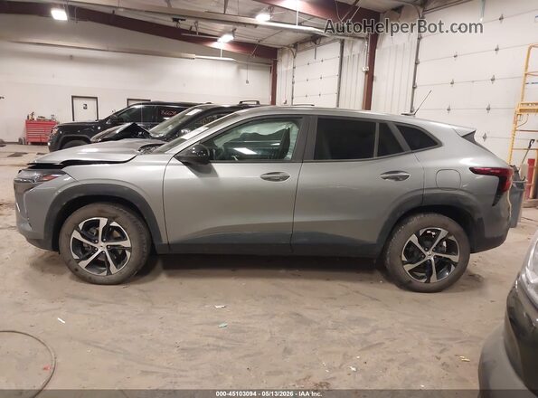 KL77LGEP6SC267064 2025 CHEVROLET TRAX Серебряный Панорамный вид салона 360°
