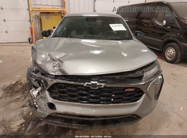 KL77LGEP6SC267064 2025 CHEVROLET TRAX Серебряный Вид щитка приборов