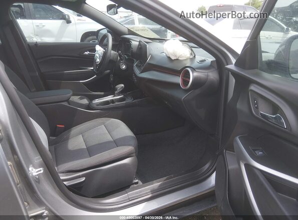 KL77LGEPXSC344485 2025 CHEVROLET TRAX Gray Սալոնի դիմացի տեսք